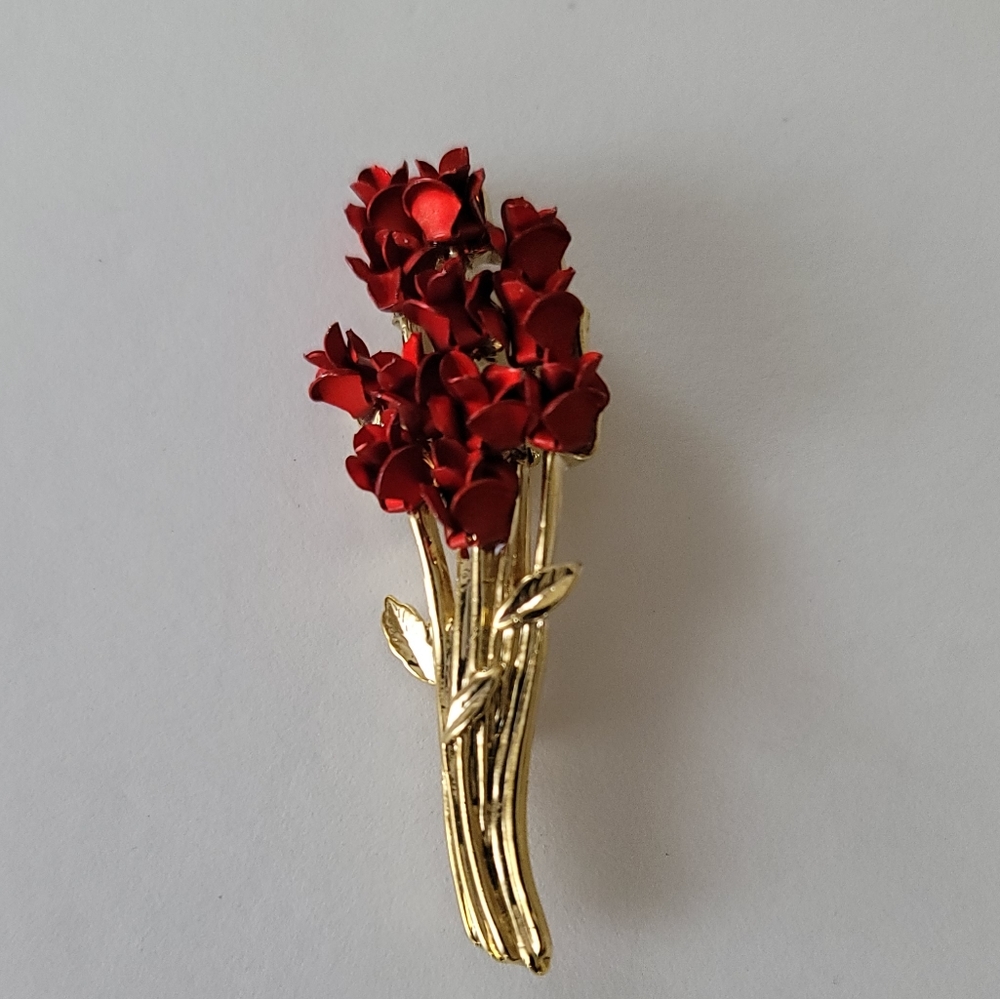 Vintage DM97 Red Roses Bouquet Gold Tone Brooch Pin